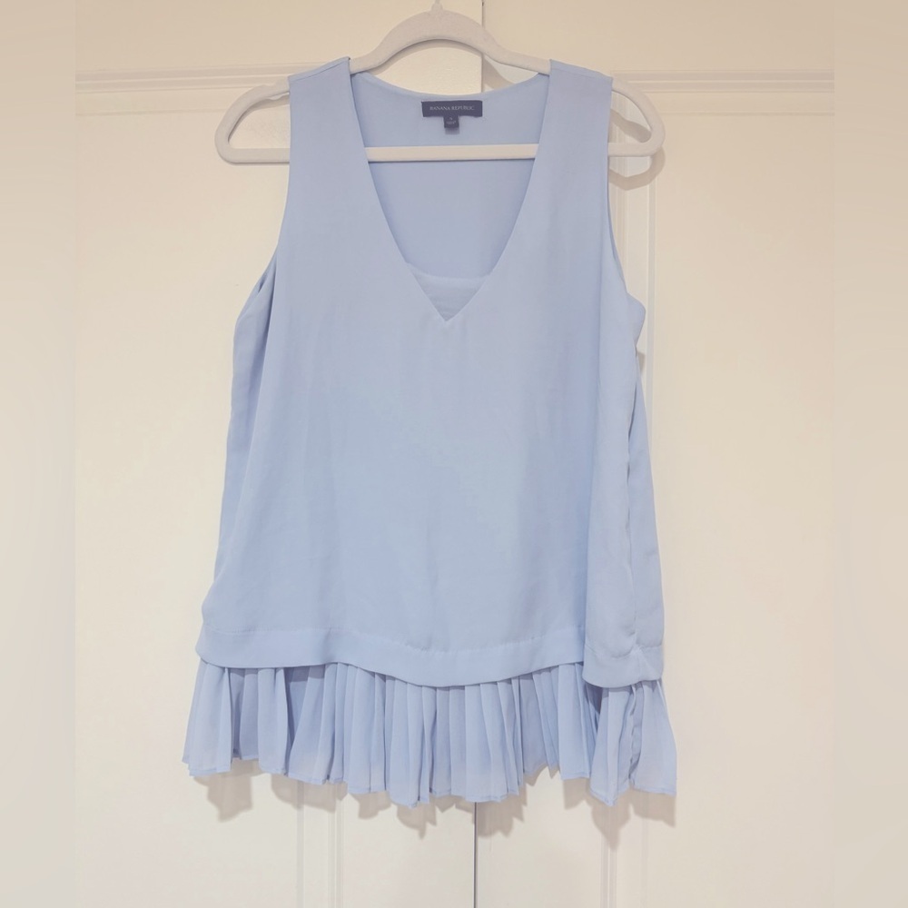 Banana Republic Pleated Sleeveless Blouse sz S like new